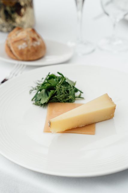 Paris: 4-Course Dinner Cruise on Seine River with Live Music - Food quality and the value math of a $153 Paris evening