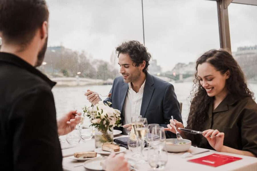 Paris: 4-Course Dinner Cruise on Seine River with Live Music - Service, timing, and the small details that matter