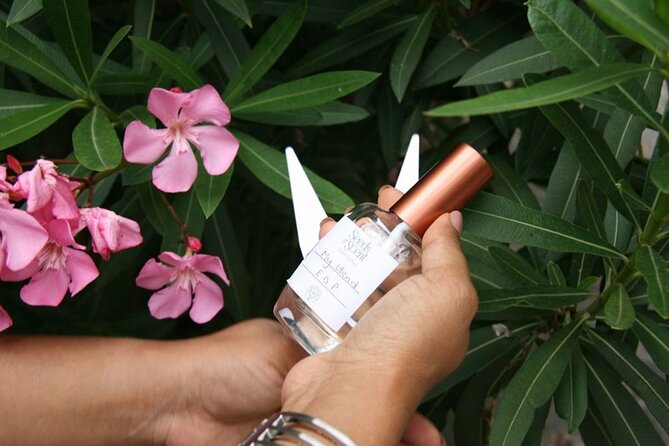 Paris 4 : Fragrance Creation Workshops - Vegan Perfumes - Perfume science in a Paris art gallery on Île Saint-Louis