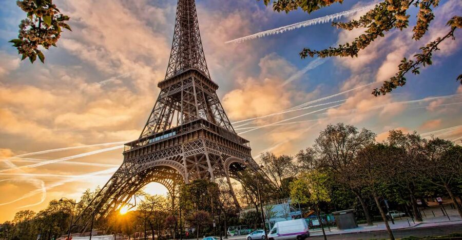 Paris: Access Eiffel Tower Summit or Second Level - Meeting at Paris Lounge, then straight to the Eiffel Tower