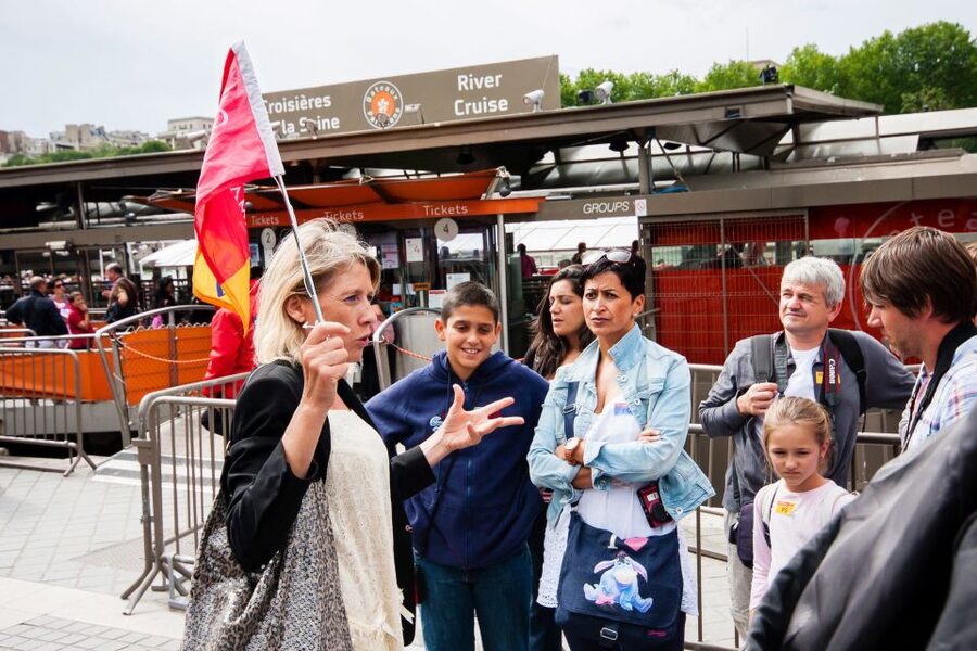 Paris: Audio-Guided Bus Tour & Seine River Cruise - Small risks to consider before you book