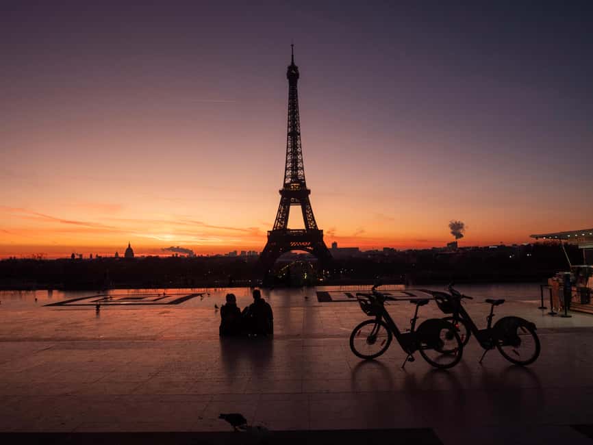 Paris Before the Crowds: Sunrise Bike Tour with Breakfast - Louvre Pyramid and Eiffel Tower, Where Timing Does the Heavy Lifting