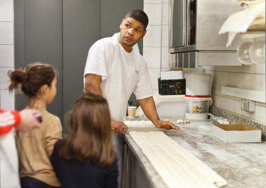 Paris: Behind the Scenes Bakery Tour with Breakfast - The baguette lesson: what you’ll actually learn and do