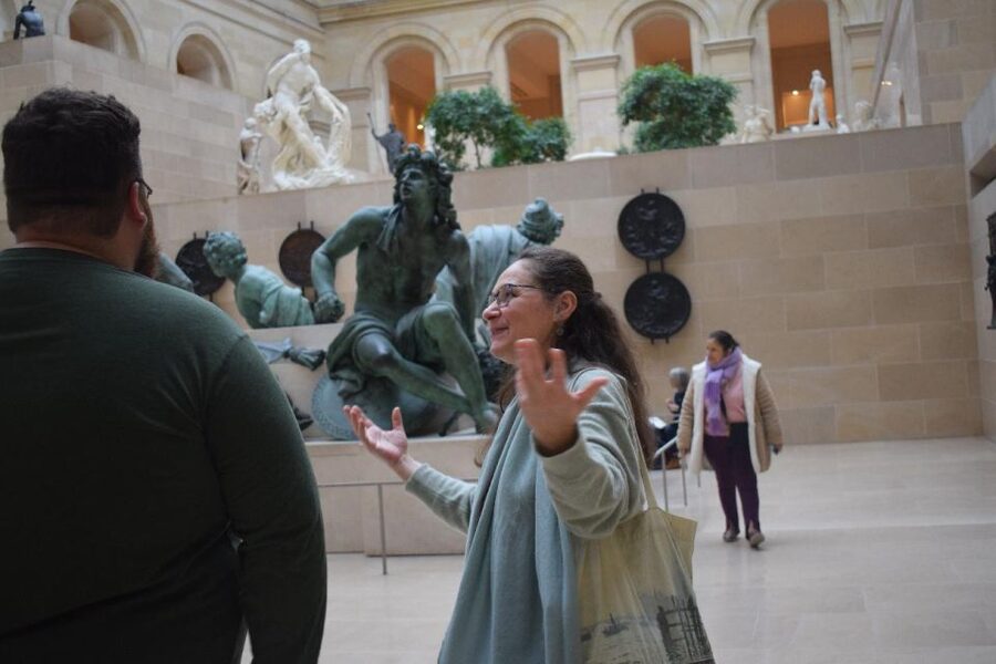 Paris: Best of the Louvre Guided Tour with Pre-booked Ticket - Fast entry matters: getting inside with your timed ticket