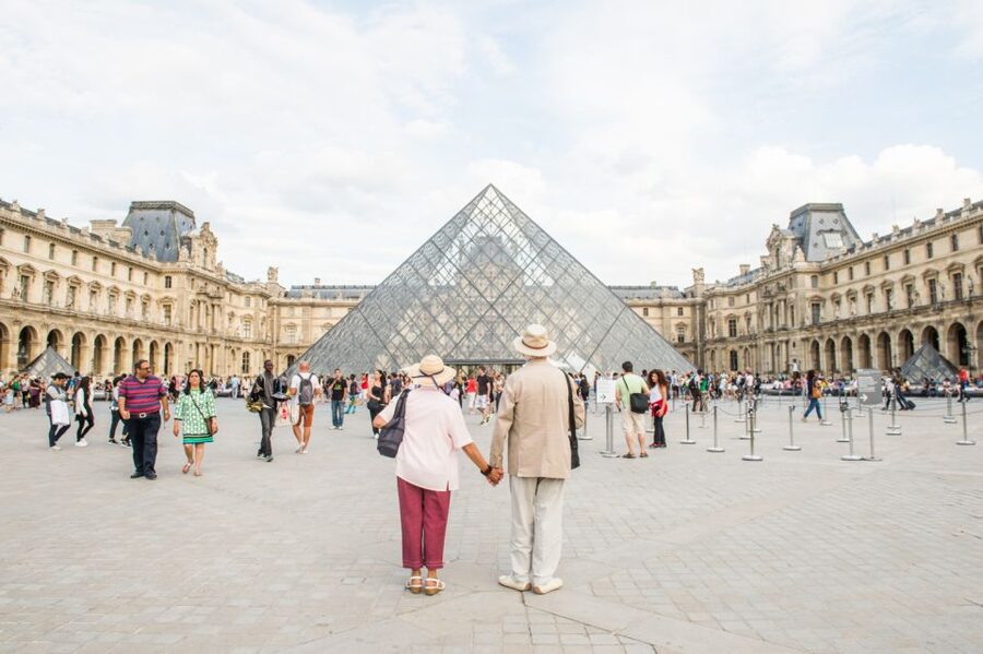 Paris: Big Bus Hop-on Hop-off Tour & Panoramic Night Tour - How the hop-on hop-off format actually helps you enjoy Paris