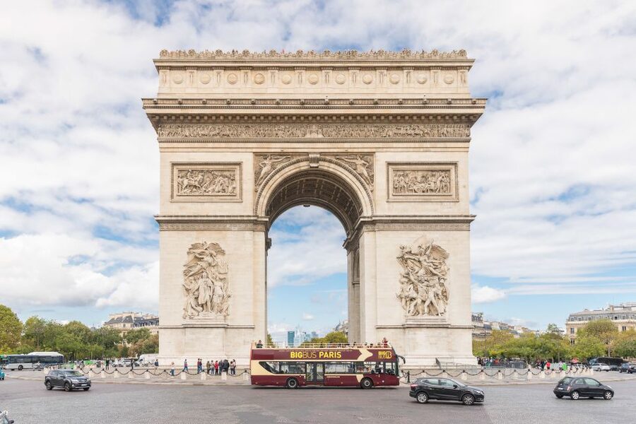 Paris: Big Bus Hop-on Hop-off Tour & Panoramic Night Tour - Musée du Louvre vs Musée dOrsay: a smart pairing for art lovers