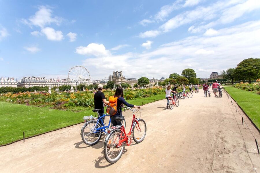 Paris Bike Tour: Eiffel Tower, Place de la Concorde & More - Left Bank to the Louvre: Turning the City Into a Map