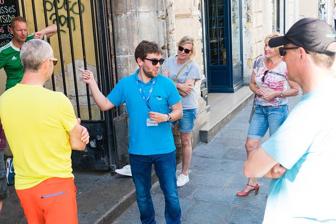 Paris Bike Tour Hidden Secrets in the Latin Quarter & Le Marais neighborhoods - Meeting at Fontaine Saint-Michel and getting set up fast