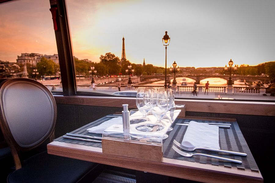 Paris: Bustronome Gourmet Dinner Tour - How the sights work without a loud live guide