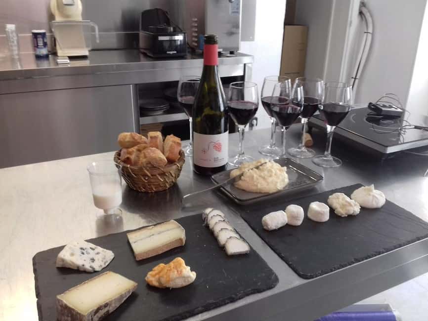 Paris: Butter and Cheesemaking Workshop - Making fresh tomme fraiche: texture, acidity, and why it matters