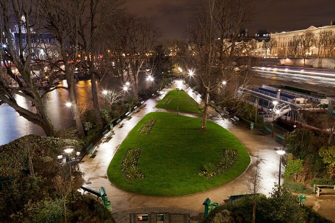 Paris by Night Walking Tour: Ghosts, Mysteries and Legends - St-Germain-l’Auxerrois and why 1572 still echoes