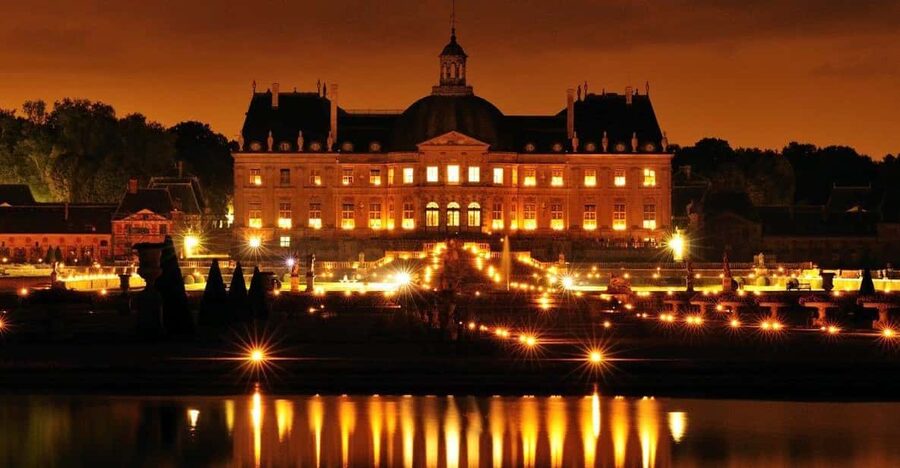 Paris: Candlelit Dinner at Vaux-le-Vicomte by Limousine - A private limousine to Vaux-le-Vicomte, and why it changes the mood