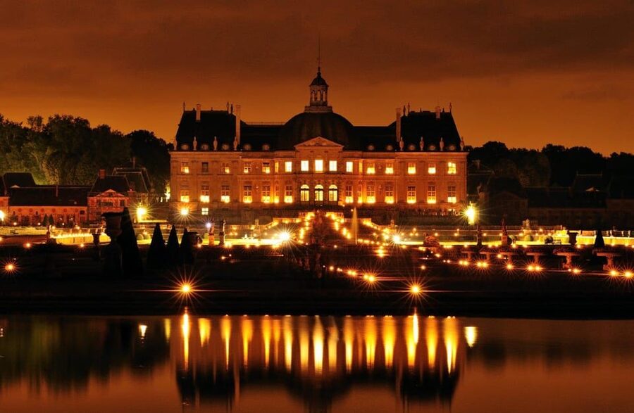 Paris: Candlelit Dinner at Vaux-le-Vicomte by Limousine - Le Nôtre gardens by candlelight, with 1 hour of self-drive golf cart time