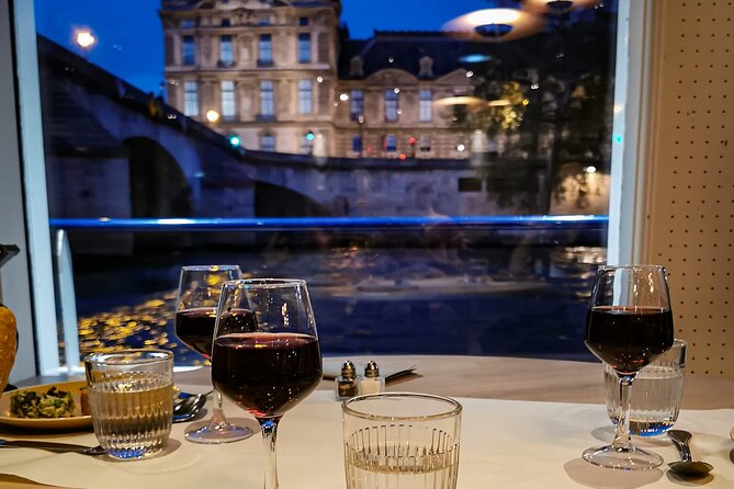 Paris Capitaine Fracasse 3 Course Seine River Dinner Cruise - Service and Atmosphere: When the Evening Clicks