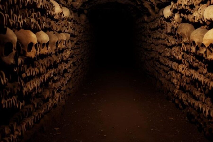 Paris: Catacombs, Audio Guide, and River Cruise Option - Photo and comfort tips for the catacombs and the boat