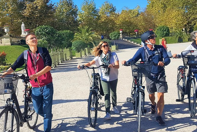 Paris: Charming Nooks and Crannies Bike Tour - Marais and Kings Square: Medieval Streets With Modern Identity