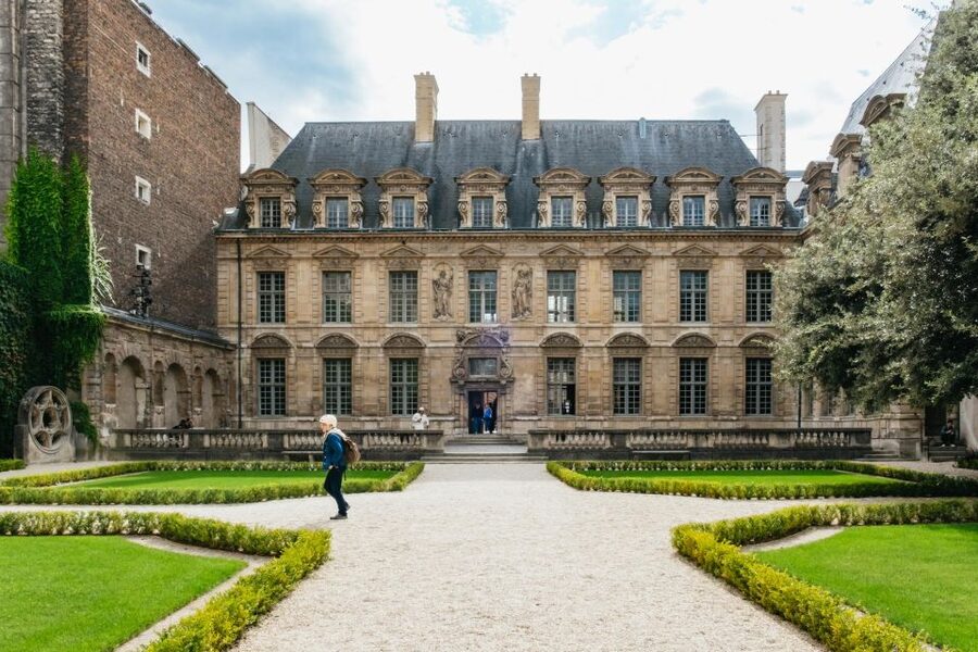 Paris: Charming Nooks and Crannies Bike Tour - Odéon and Luxembourg: Revolution in Two District Moods