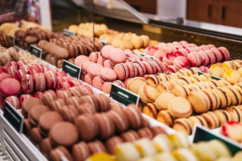 Paris: Chocolate & Patisserie Walking Tour with Tastings - Debauve & Gallais: Chocolate With Royal-Grade Stories