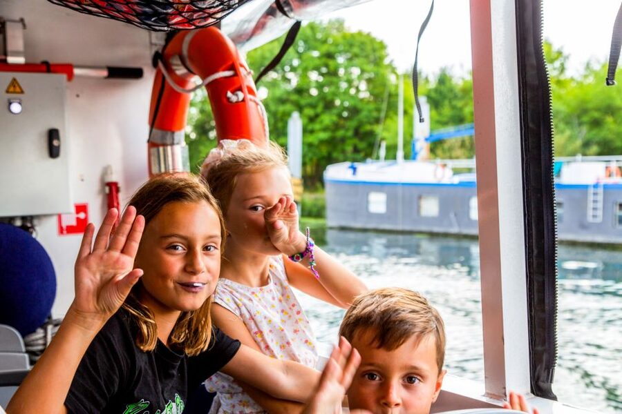 Paris: City and River Seine Tour on an Amphibious Bus - Key points at a glance