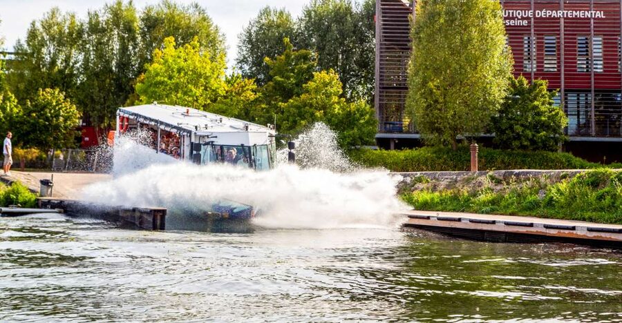 Paris: City and River Seine Tour on an Amphibious Bus - Why an amphibious bus works so well for a first Paris overview