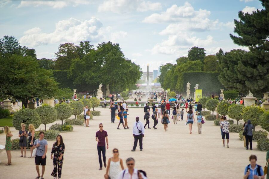 Paris: City Center Group Tour in German - Place de la Concorde: Revolution drama in the middle of the city