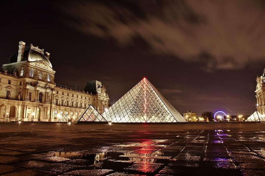 Paris: City of Lights Walk + Seine River Cruise - Entering the cruise stretch: what you’ll see from the Seine