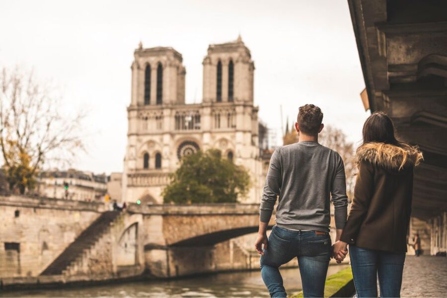 Paris: City Tour with Louvre Tickets & Cider with a Crepe - Île de la Cité: Notre-Dame, Sainte-Chapelle, and the Conciergerie story