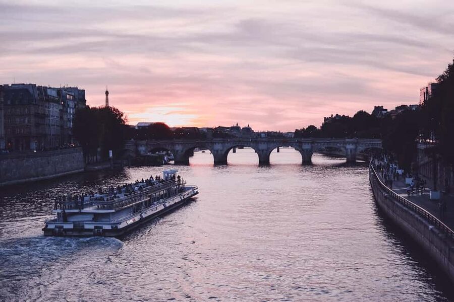 Paris: City Walking Tour and Seine River Cruise - Place de la Concorde: Fountains, the Luxor Obelisk, and Photo-Friendly Drama