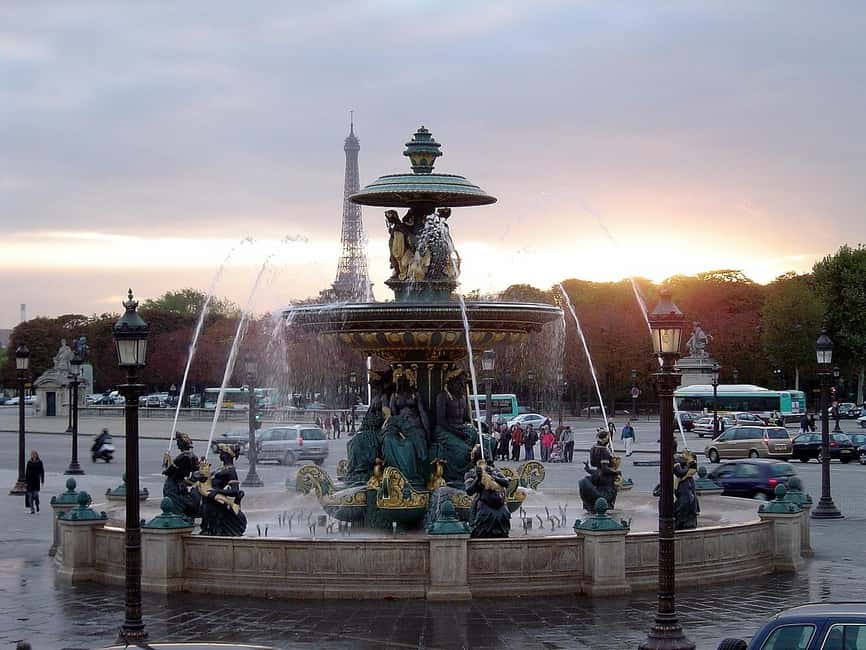 Paris: City Walking Tour and Seine River Cruise - Grand Palais and Petit Palais: Art Buildings You Can Actually Read
