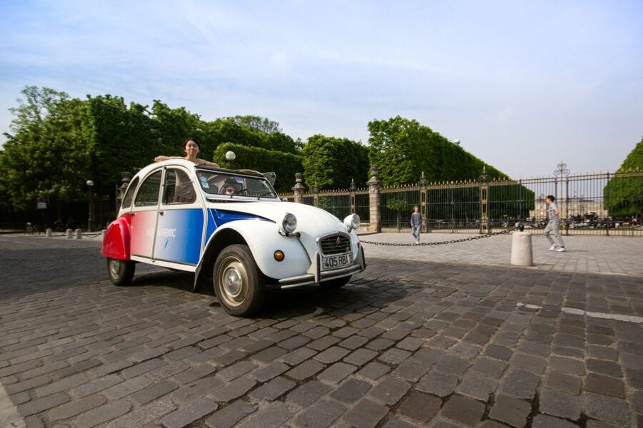 Paris: Classic Sites Tour by Vintage Citroen 2CV - Champs Elysées to Arc de Triomphe, where the 2CV makes sense