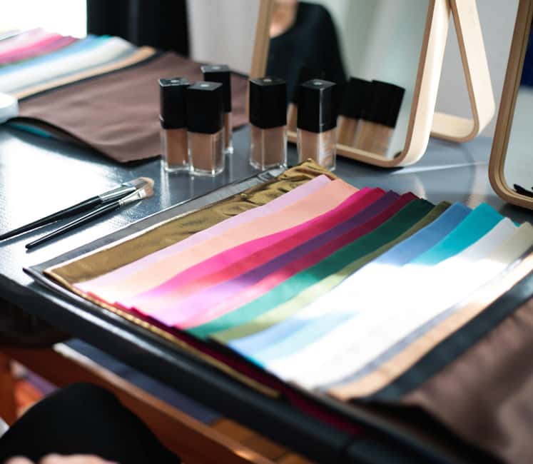 Paris: Color analysis - A 1-hour Paris colorimetry session in Canal Saint Martin