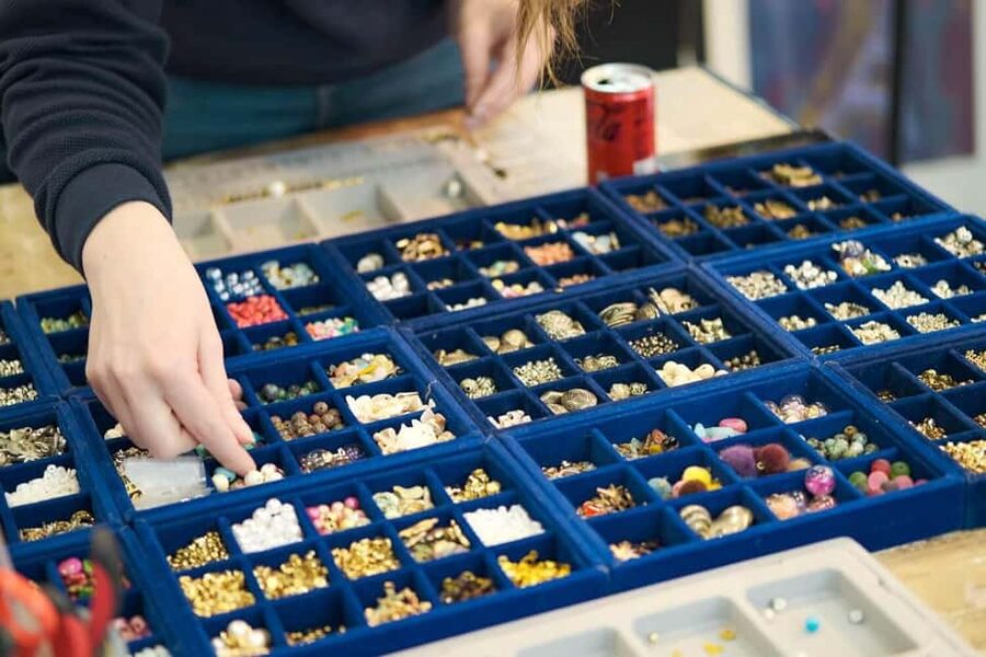 Paris: Custom Souvenir Bracelet Workshop - Drinks, timing, and the small moments that can affect your experience