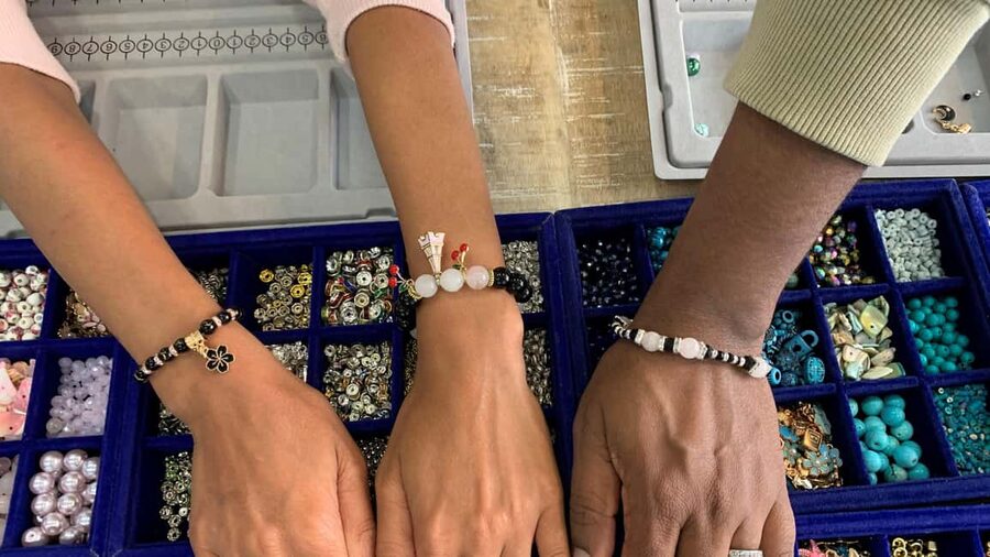 Paris: Custom Souvenir Bracelet Workshop - Where it happens: My Nice Bracelet in the heart of Paris