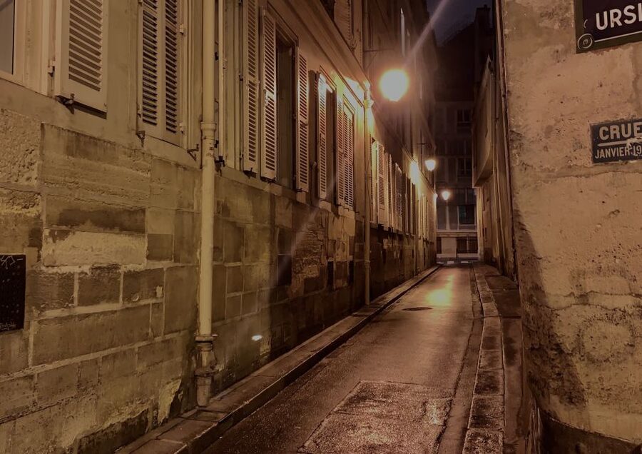 Paris: Dark History and Ghostly Guided Walking Tour - Why this dark-history walk feels different from typical sightseeing