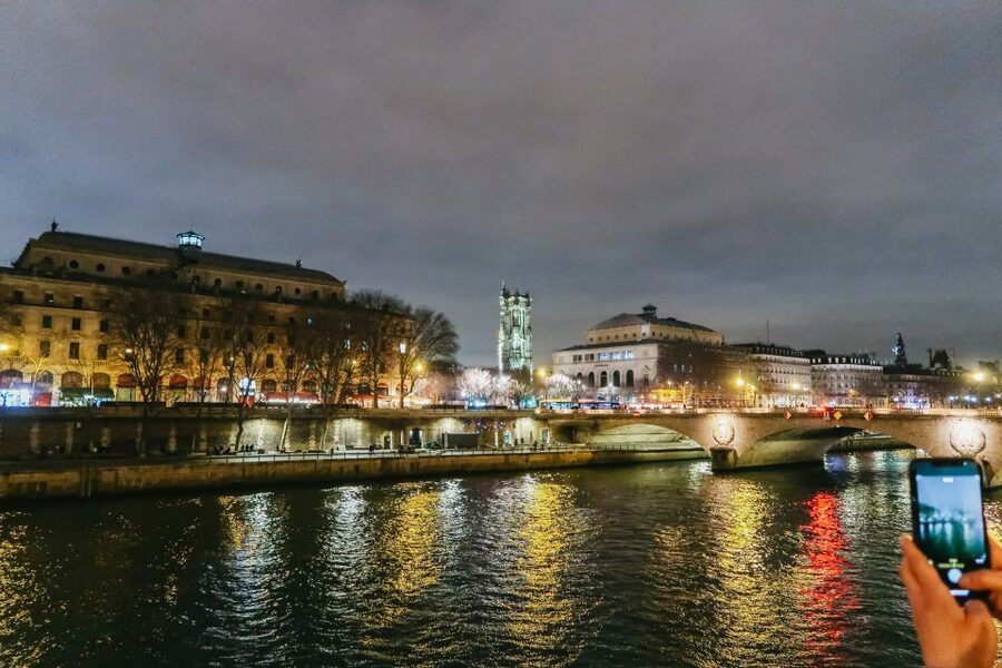 Paris: Dark History and Ghostly Guided Walking Tour - Getting to the start near Hotel-de-Ville, Cité