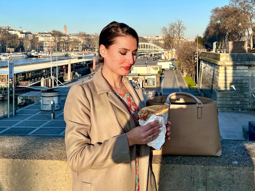 Paris: Day or Sunset Cruise with Drink, Ice Cream or Dessert - A 1-hour Seine cruise that gives you a real sense of Paris