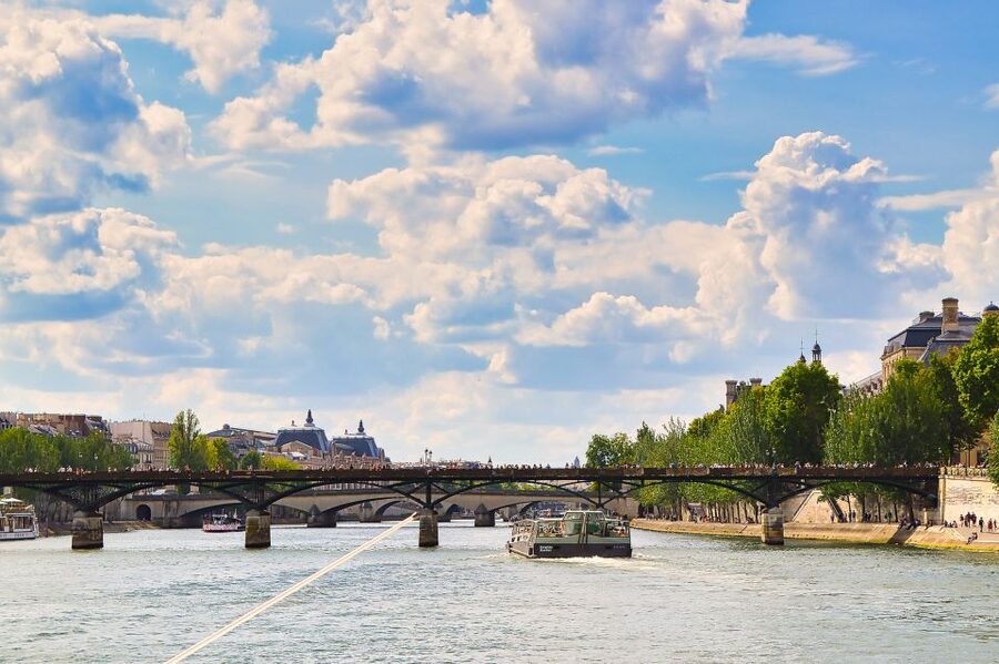 Paris: Day or Sunset Cruise with Drink, Ice Cream or Dessert - Timing the Eiffel Tower: daylight, sunset, or night glow
