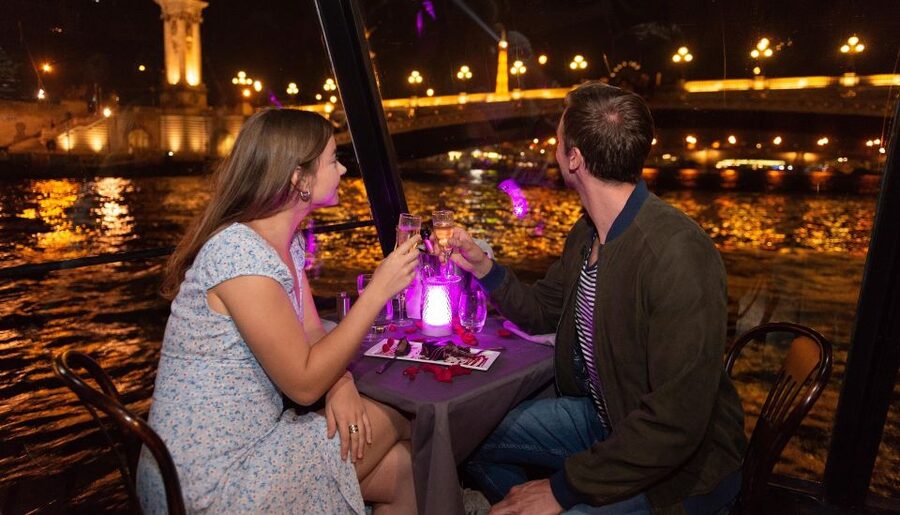 Paris: Dinner Cruise on the Seine and Eiffel Tower 2nd floor - Service style and group flow: what you can do to avoid stress