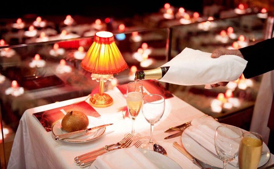 Paris: Dinner Show at the Moulin Rouge - Féerie at the Moulin Rouge: what you are paying for