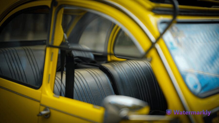 Paris: Discover Paris 2CV - Guide moves that make or break a short tour