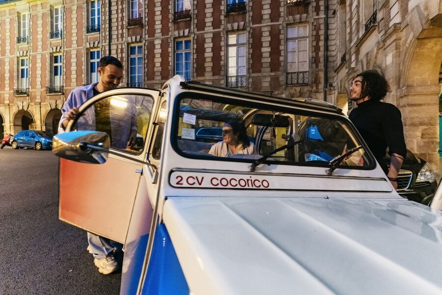 Paris: Discover Paris by Night in a Vintage Car with a Local - Languages, private pace, and why the guide matters more than you think