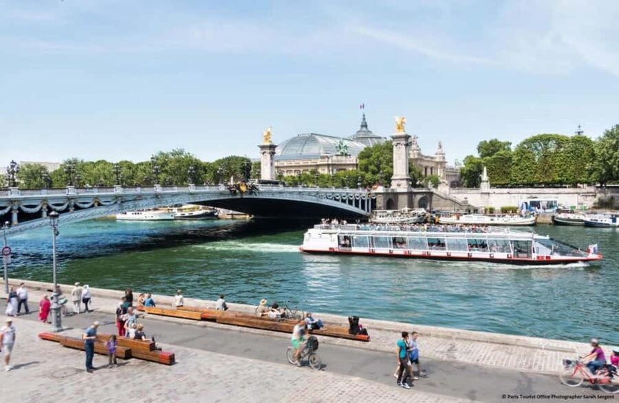 Paris: Disneyland Paris Entry Ticket and Seine River Cruise - Disneyland Park versus Walt Disney Studios: timing that can make or break your day