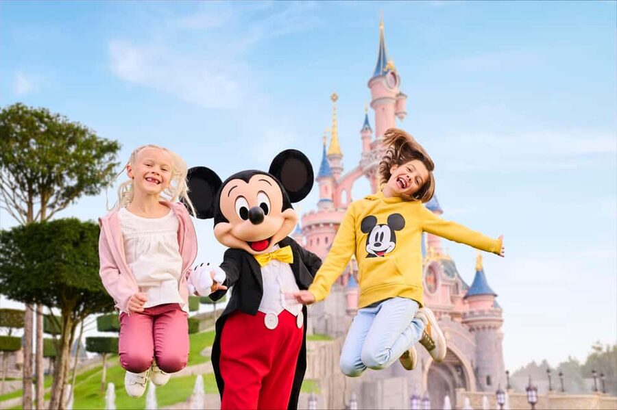 Paris: Disneyland Paris Ticket with Transfer - Ticket choices: one park or both parks, and what unlimited access means