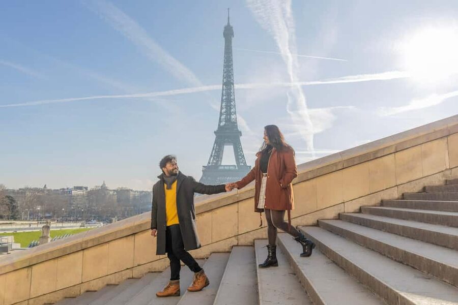 Paris: Eiffel Area Private Photoshoot - Pont de Bir-Hakeim: getting Eiffel angles that look like Paris, not a pose line