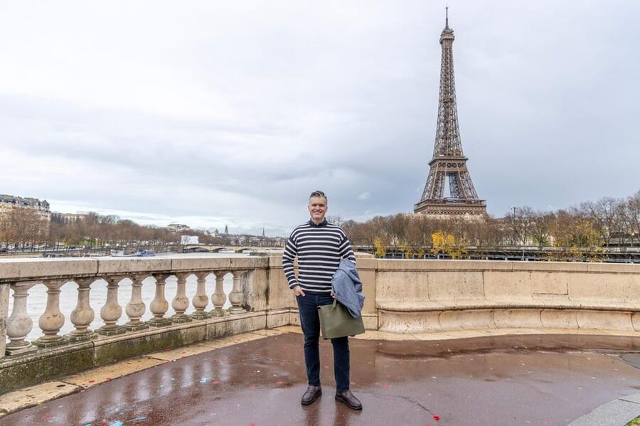 Paris: Eiffel Area Private Photoshoot - Timing, arrival rules, and weather reality in Paris