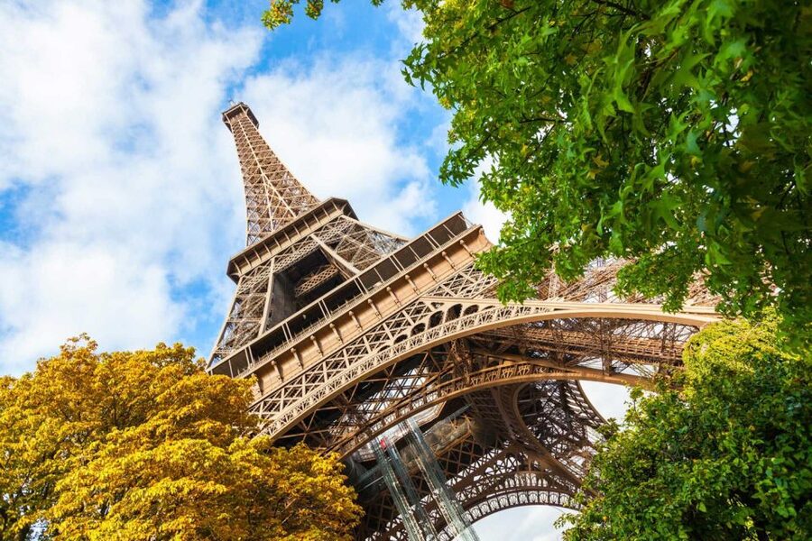 Paris: Eiffel Tower Access and Seine River Cruise - Entering the day: Paris Lounge to Eiffel Tower to the boat