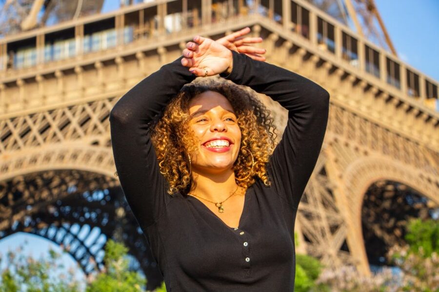 Paris: Eiffel Tower and Paris Bridges Private Photowalk - How you receive your photos, and why that delivery timing matters