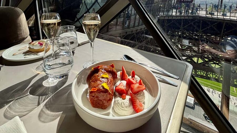Paris: Eiffel Tower Dining, Gustave Menu at Madame Brasserie - Choosing 6:30 PM or 9:00 PM: sunset glow vs starry Eiffel Tower