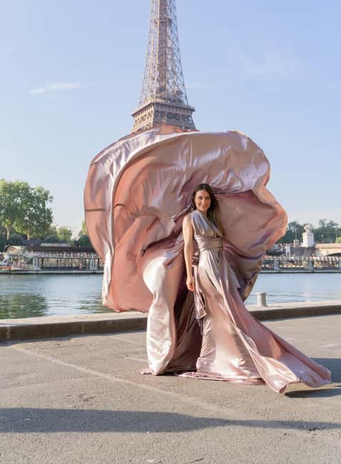 Paris: Eiffel Tower Flying-Dress Photoshoot jonadress - Meeting at Pont d’Iéna: Where Your Shoot Starts