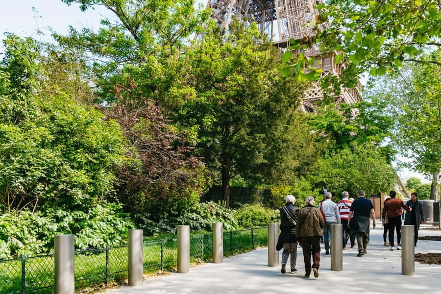 Paris: Eiffel Tower Fully Guided Tour with Summit Option - Who This Tour Fits Best (And Who Might Skip It)